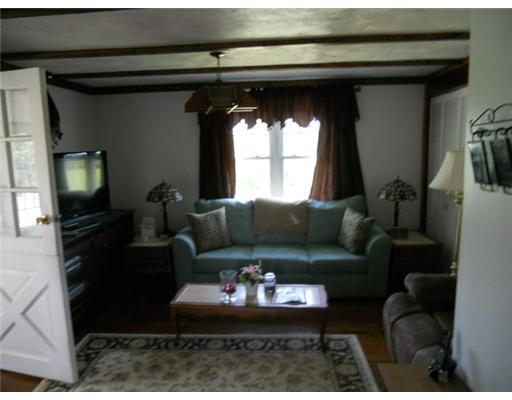65 Highland Ridge Road Washington, PA 15301 - Photo 3 of 13 Living Room.