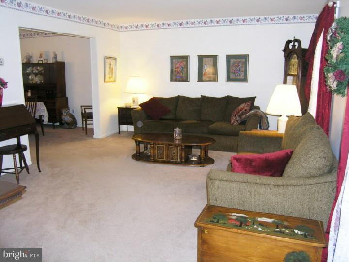 78 Flint Road Langhorne, PA 19047 - Photo 2 of 25 Living Room