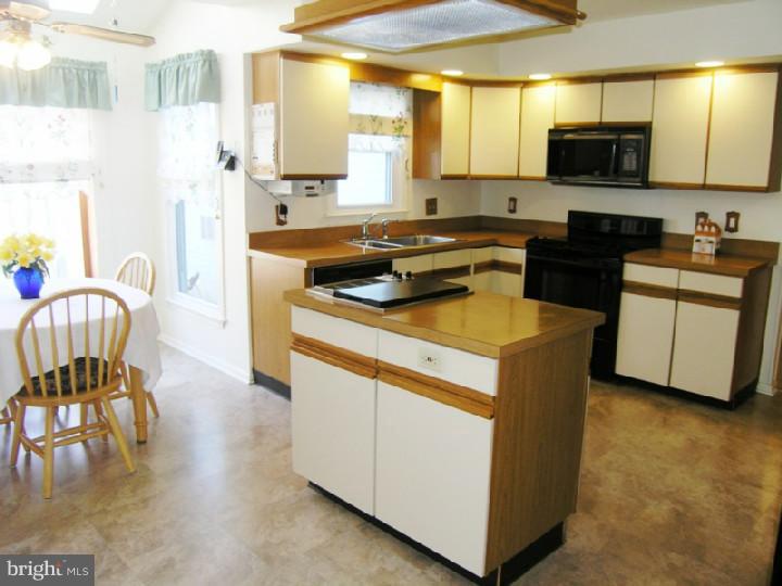 78 Flint Road Langhorne, PA 19047 - Photo 4 of 25 Kitchen