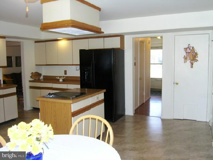 78 Flint Road Langhorne, PA 19047 - Photo 7 of 25 Kitchen