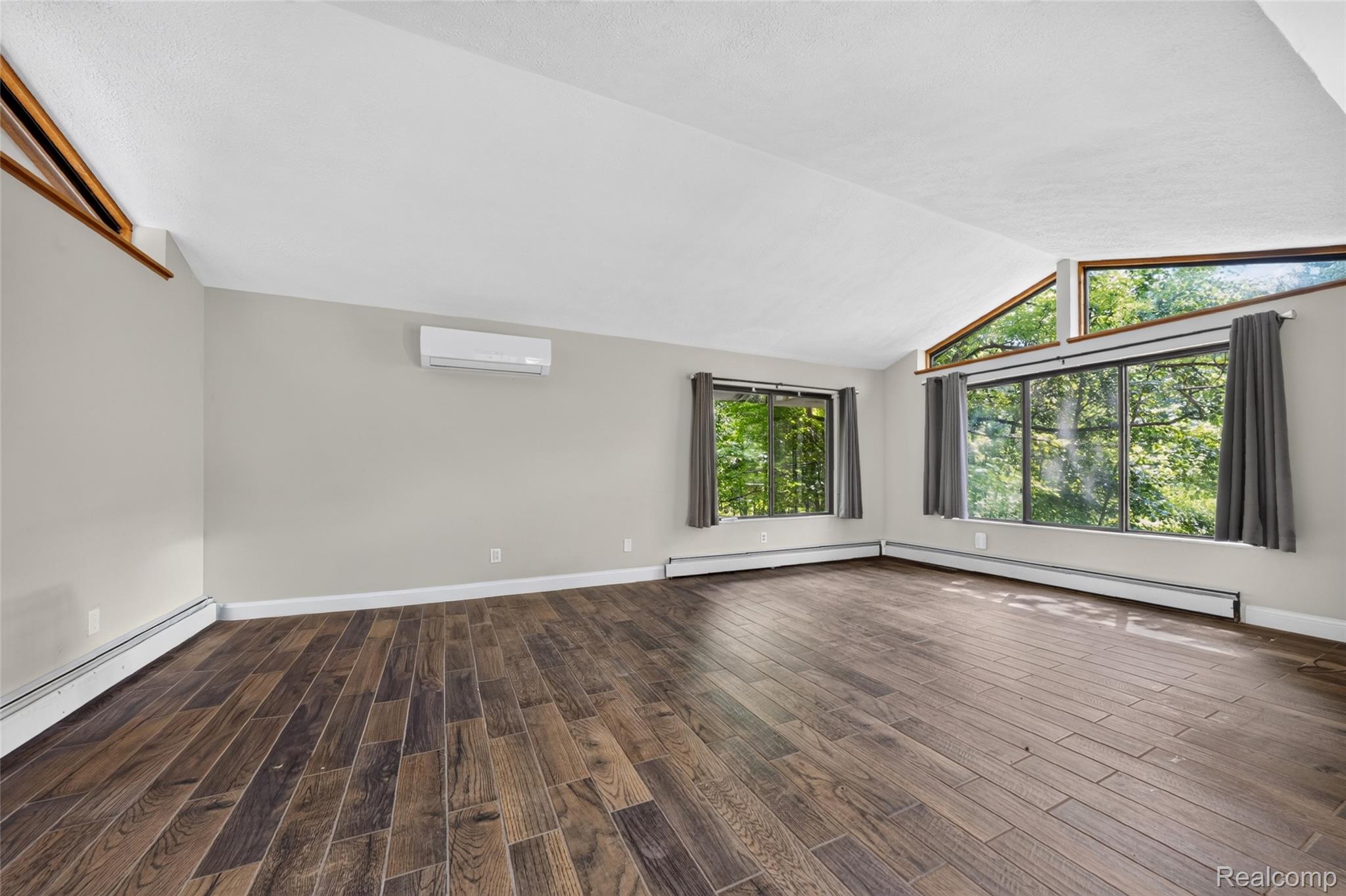 4565 Brookside Road Fenton, MI 48430 - Photo 6 of 50 4565 Brookside Rd Fenton HDR-2.jpg