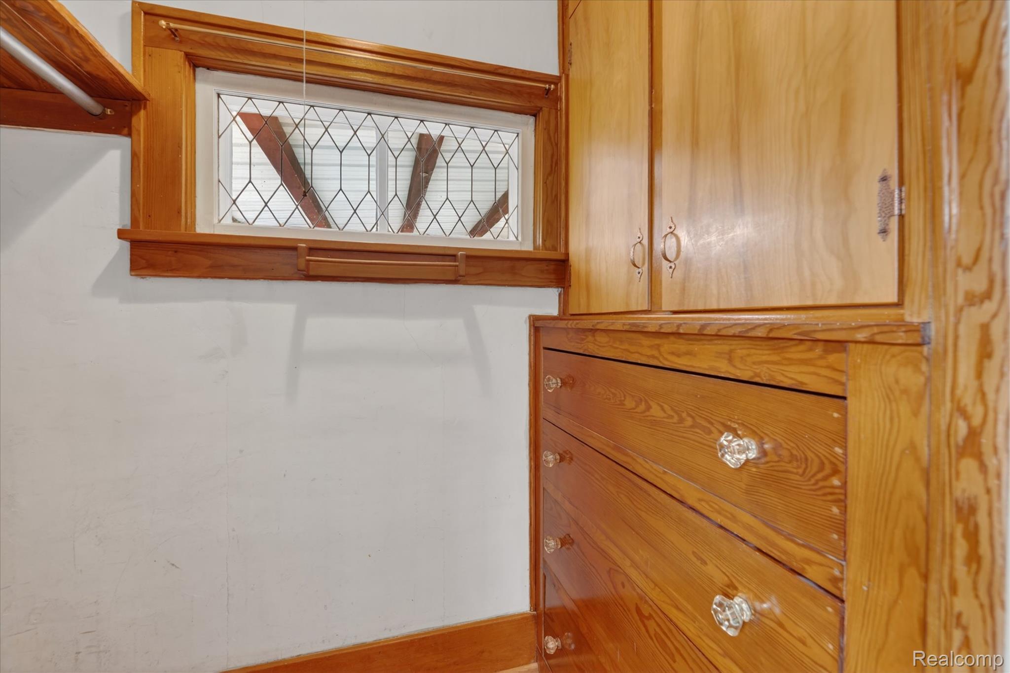 516 West Washington Street Howell, MI 48843 - Photo 9 of 27 36-516-W-Washington-St-Howell-Windowstill.jpg