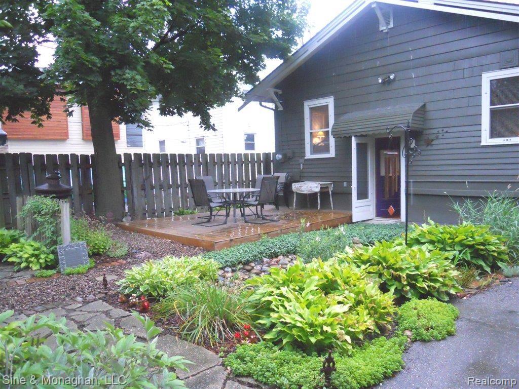 1423 Ruffner Avenue Birmingham, MI 48009 - Photo 3 of 9 Backyard retreat.jpg