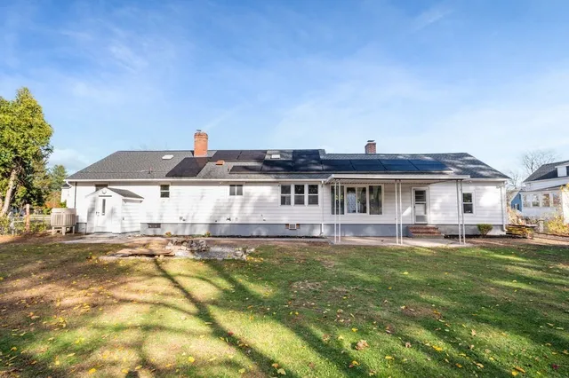 a view of a house with a yard