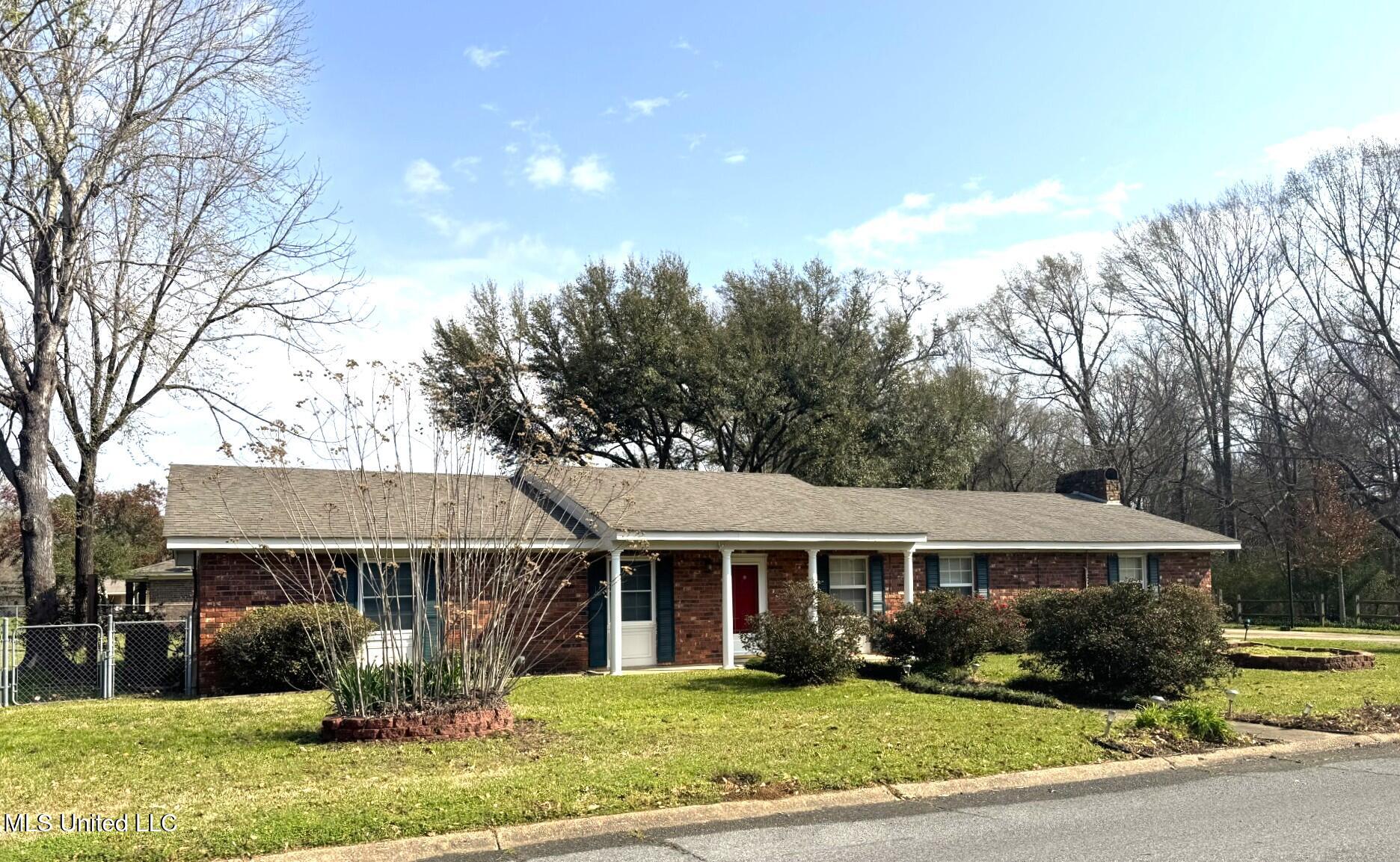 300 Briarwood Road Natchez, MS 39120 - Photo 1 of 37 exterior