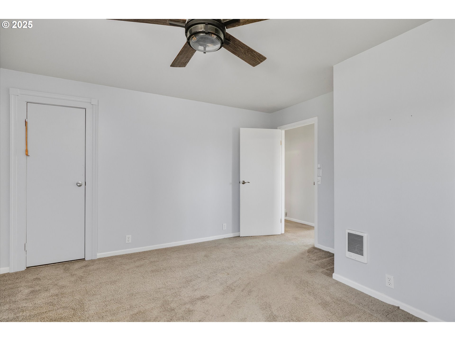 1805 Carroll Road Mosier, OR 97040 - Photo 27 of 45 a view of a garage