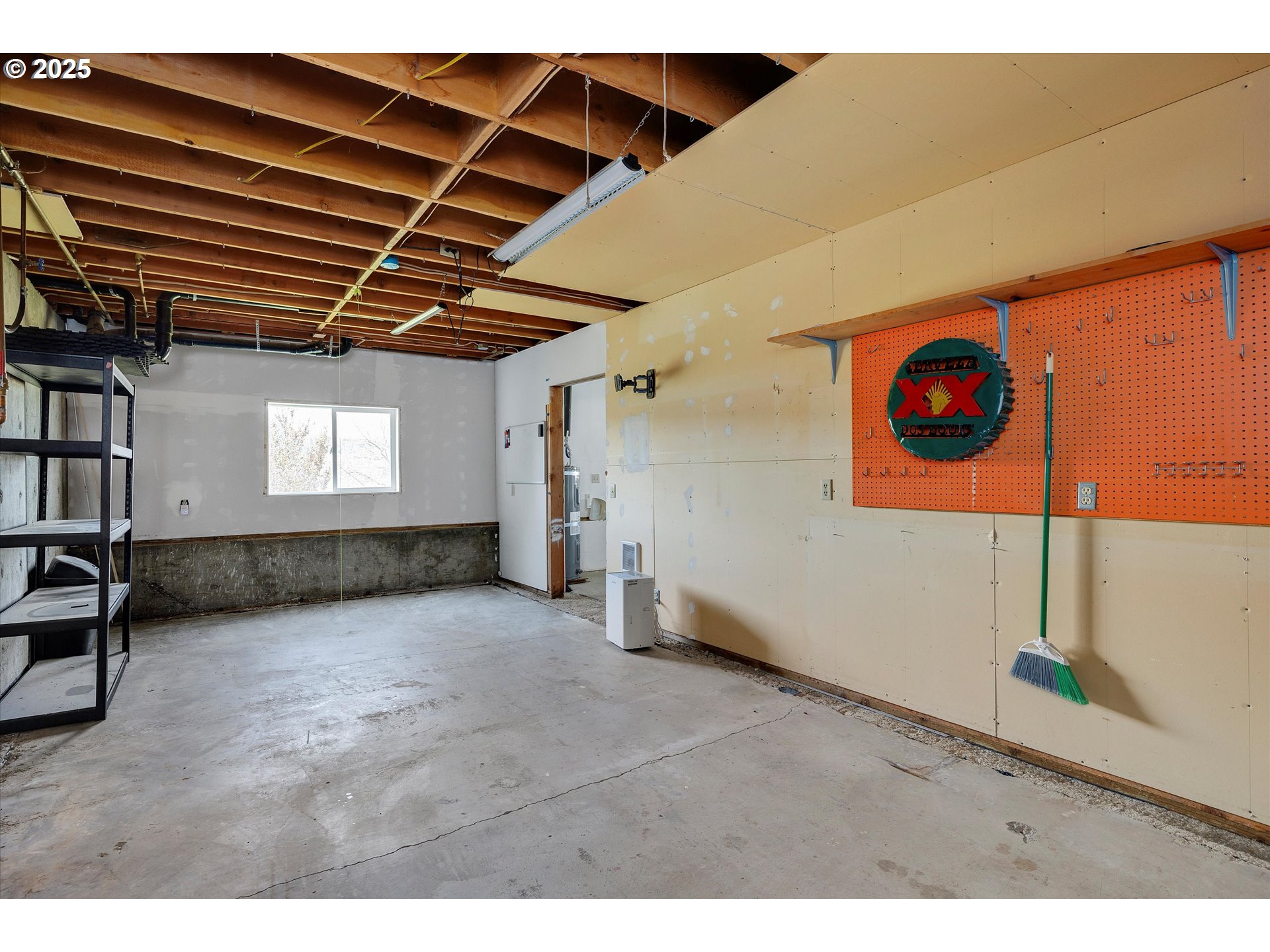 1805 Carroll Road Mosier, OR 97040 - Photo 31 of 45 a view of a livingroom with furniture and window