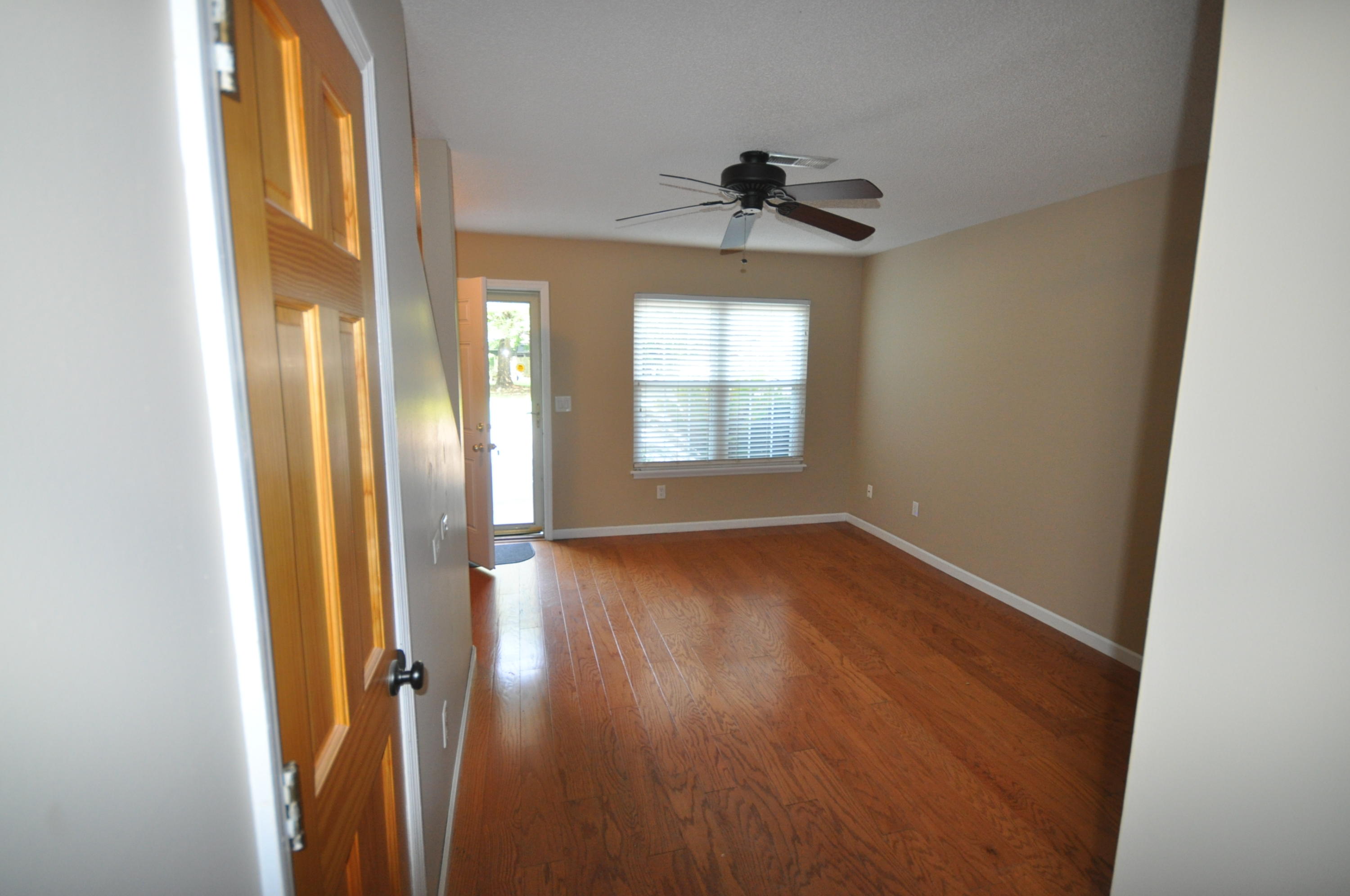1065 Hunters Trace Mount Pleasant, SC 29464 - Photo 4 of 15 Living Room