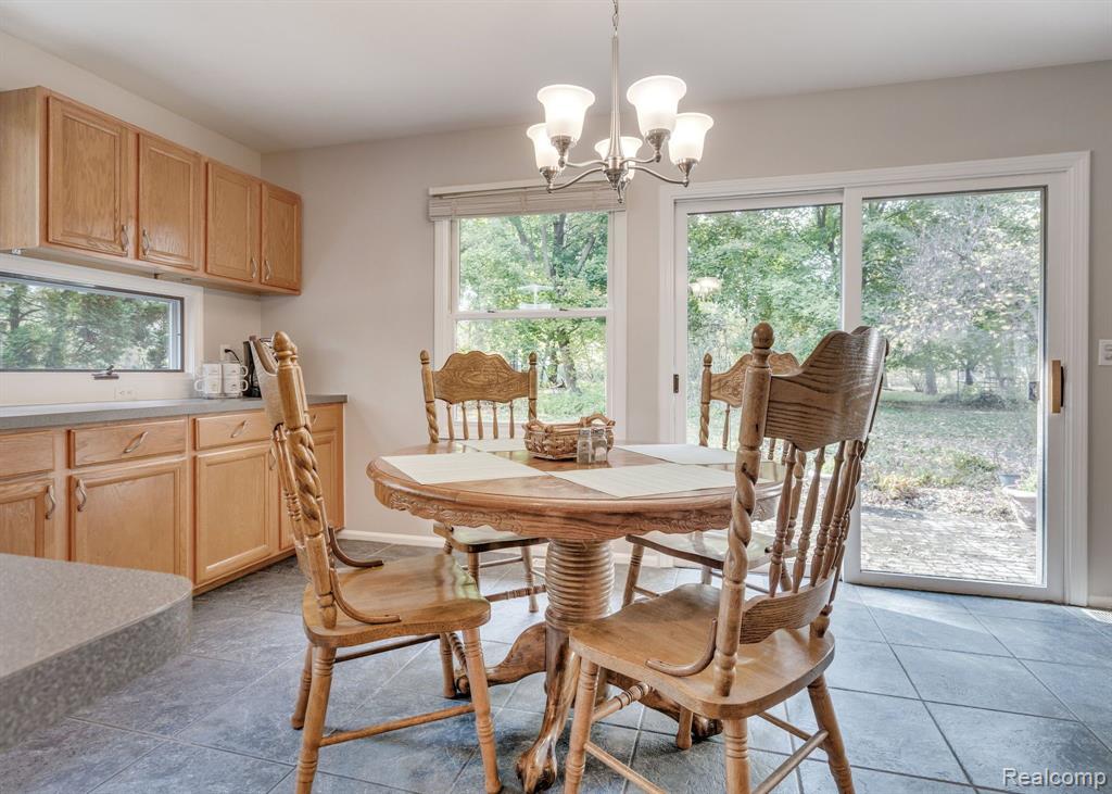 2626 Hickory Lawn Road Rochester Hills, MI 48307 - Photo 20 of 44