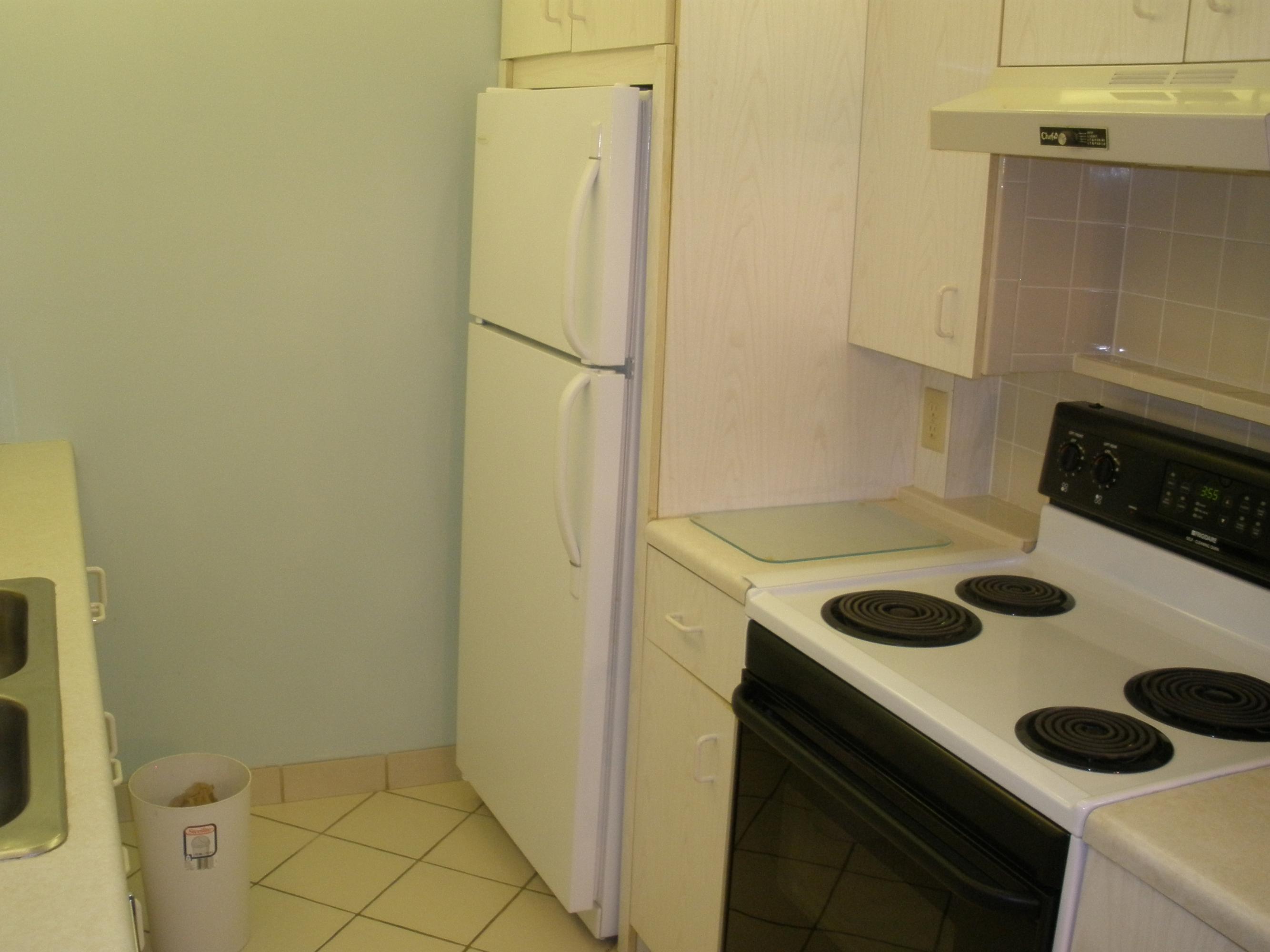 2027 Guildford East, Unit 2027 Boca Raton, FL 33434 - Photo 3 of 17 Kitchen