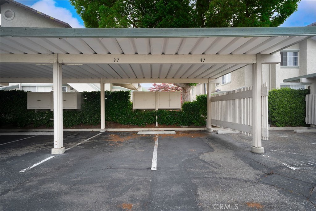 155 Oxford, Unit 37 Irvine, CA 92612 - Photo 15 of 33 a backyard of a house with table and chairs