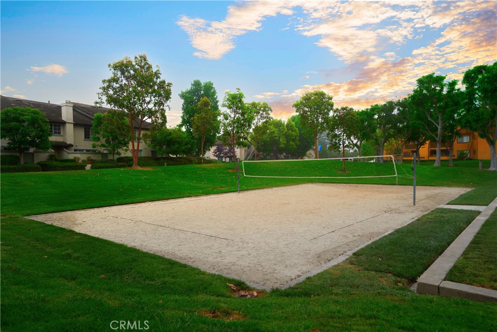 155 Oxford, Unit 37 Irvine, CA 92612 - Photo 22 of 33 a view of a park and entertaining space