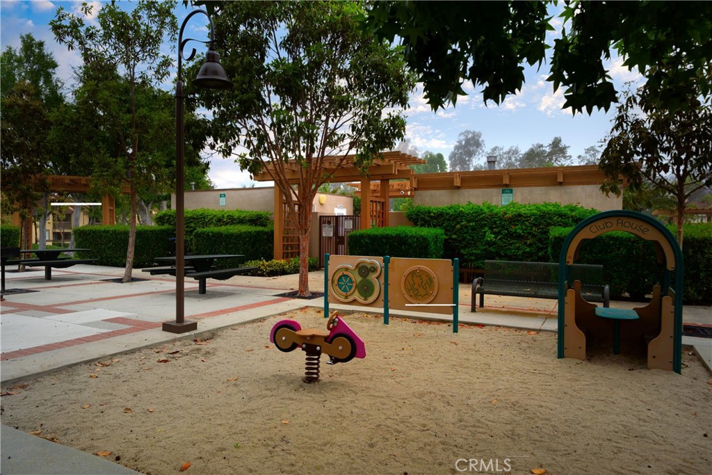 155 Oxford, Unit 37 Irvine, CA 92612 - Photo 23 of 33 a view of a bench in the roof of a building