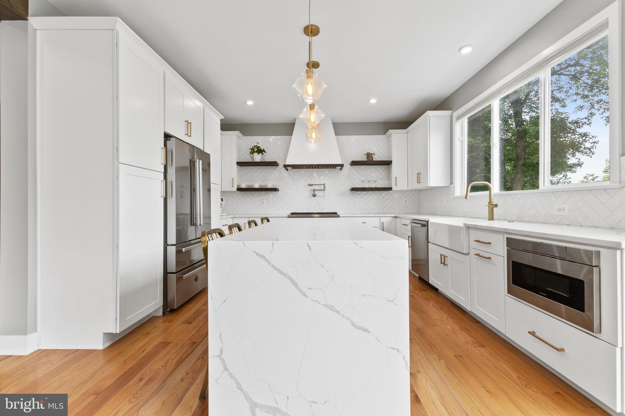 8012 Fort Hunt Road Alexandria, VA 22308 - Photo 2 of 50 Waterfall quartz island