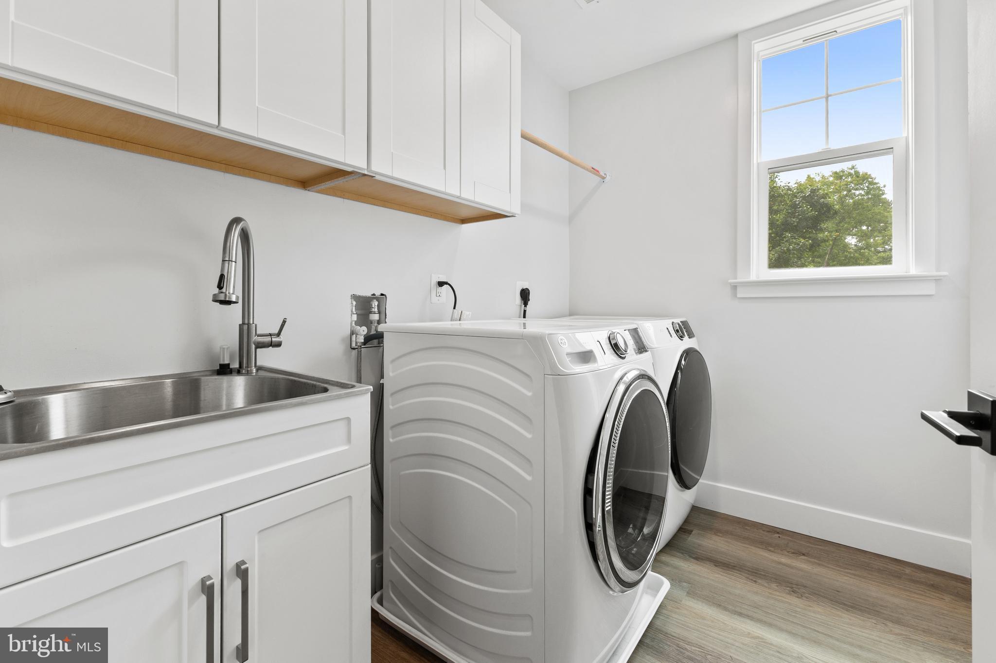 8012 Fort Hunt Road Alexandria, VA 22308 - Photo 29 of 50 bedroom level laundry