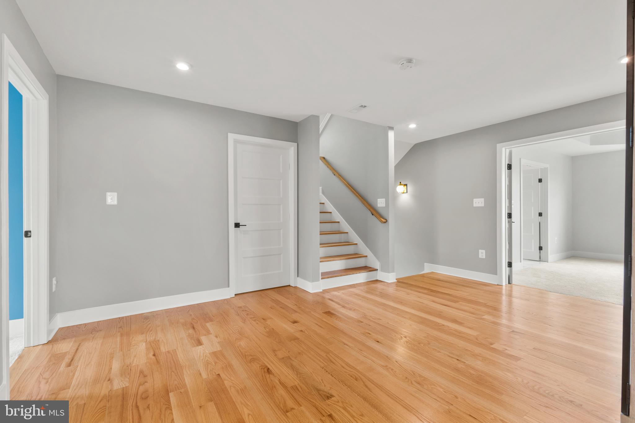 8012 Fort Hunt Road Alexandria, VA 22308 - Photo 34 of 50 Spacious landing
