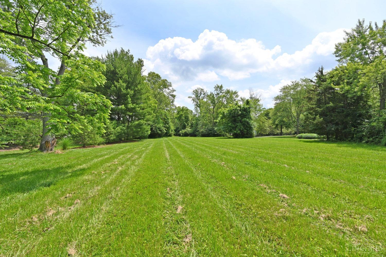 6900 Drake Road Cincinnati, OH 45243 - Photo 32 of 44