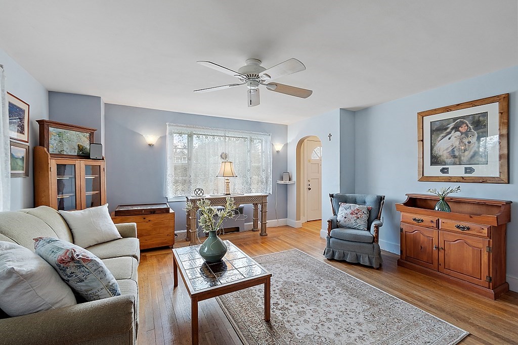 137 Groton Road Chelmsford, MA 01863 - Photo 8 of 39 Gallery Image 8