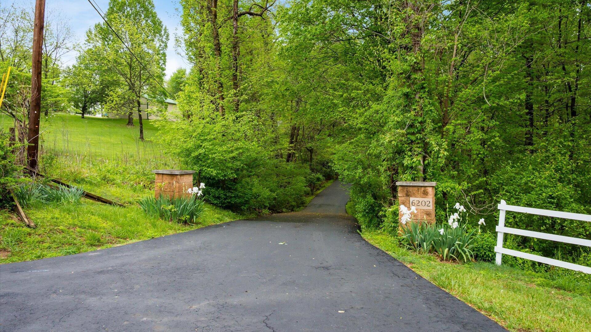 6202 Goss Road Sugar Grove, OH 43155 - Photo 2 of 97 02