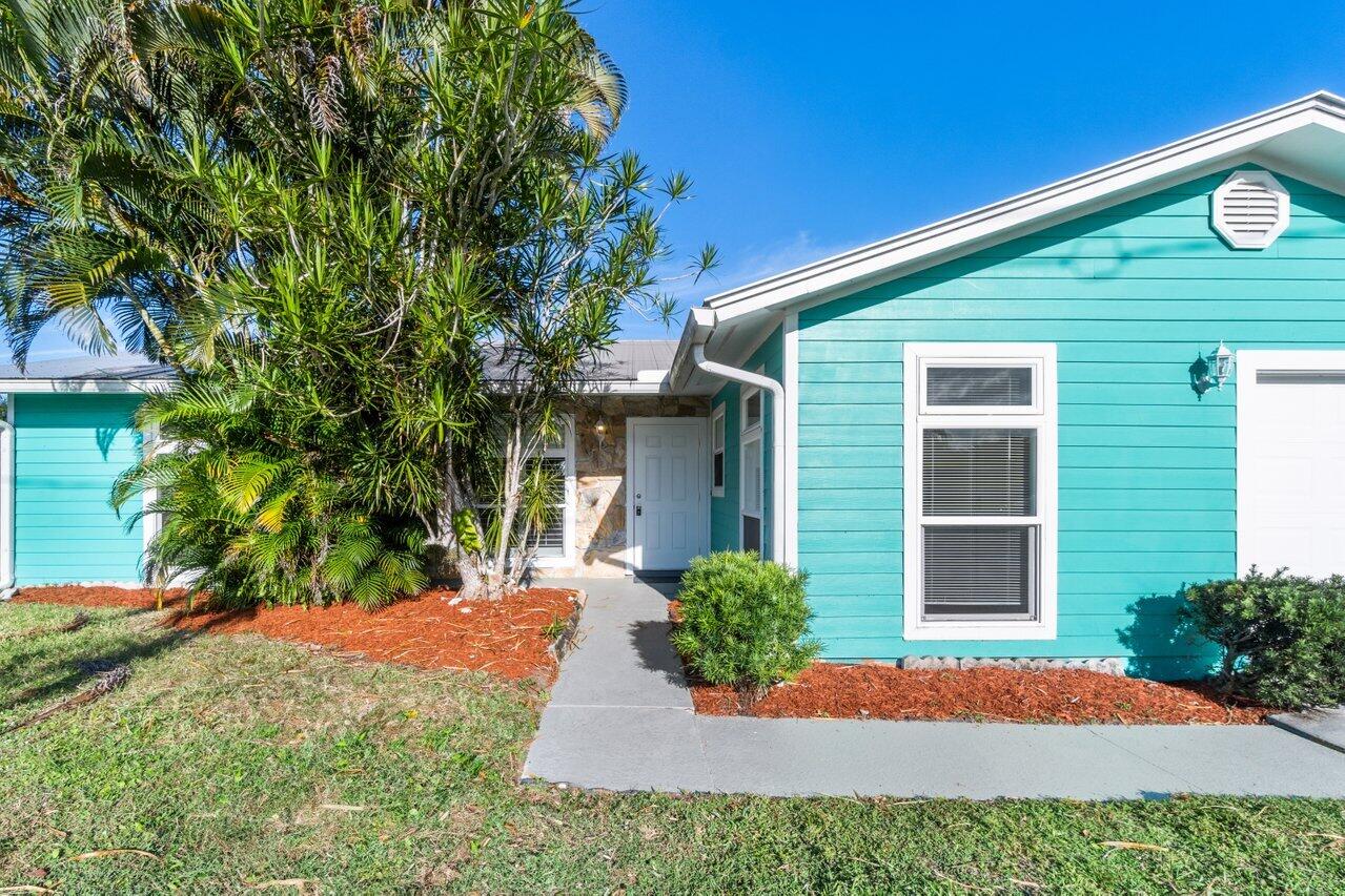 4791 Southeast Edison Avenue Stuart, FL 34997 - Photo 3 of 26 004-4791SoutheastEdisonAvenue-Stuart-FL-