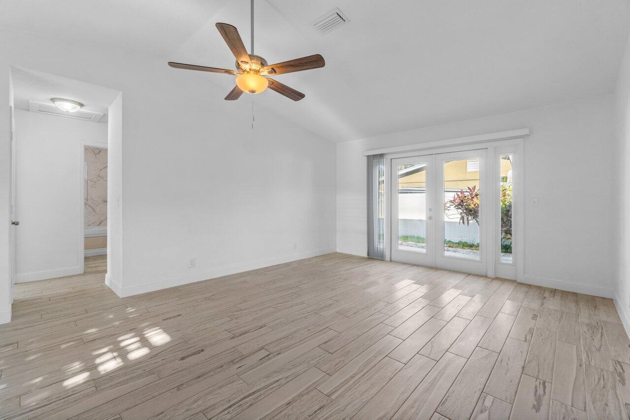 4791 Southeast Edison Avenue Stuart, FL 34997 - Photo 5 of 26 006-4791SoutheastEdisonAvenue-Stuart-FL-