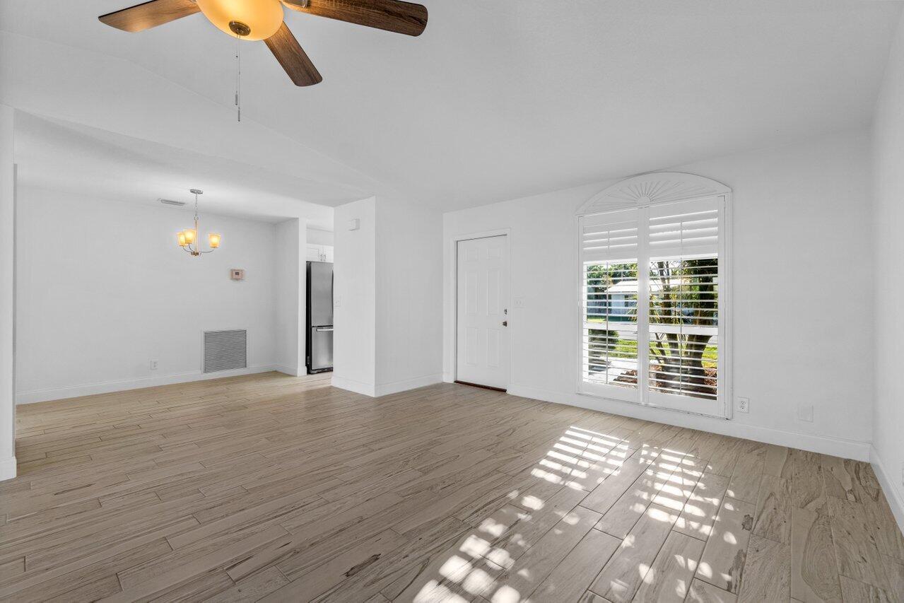 4791 Southeast Edison Avenue Stuart, FL 34997 - Photo 6 of 26 007-4791SoutheastEdisonAvenue-Stuart-FL-