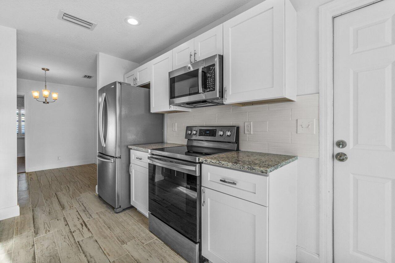 4791 Southeast Edison Avenue Stuart, FL 34997 - Photo 8 of 26 009-4791SoutheastEdisonAvenue-Stuart-FL-