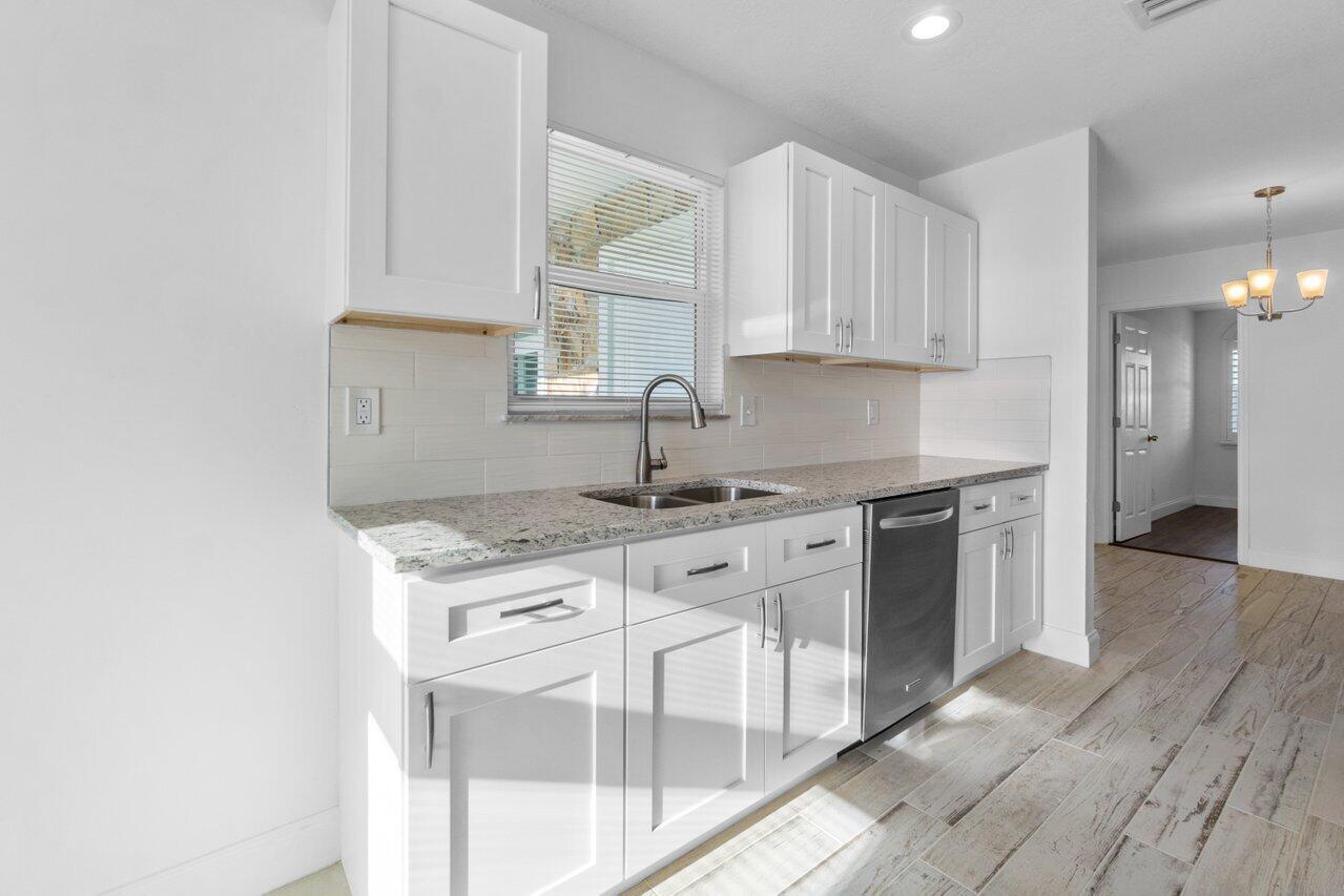 4791 Southeast Edison Avenue Stuart, FL 34997 - Photo 9 of 26 010-4791SoutheastEdisonAvenue-Stuart-FL-