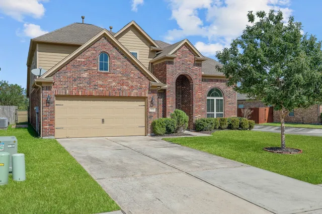 $399,900 | 10114 North Whimbrel Circle, Conroe, TX 77385