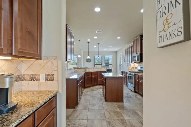 $399,900 | 10114 North Whimbrel Circle, Conroe, TX 77385