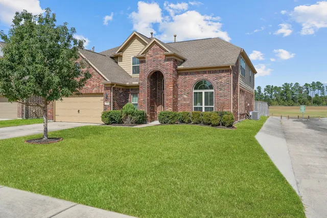 $399,900 | 10114 North Whimbrel Circle, Conroe, TX 77385