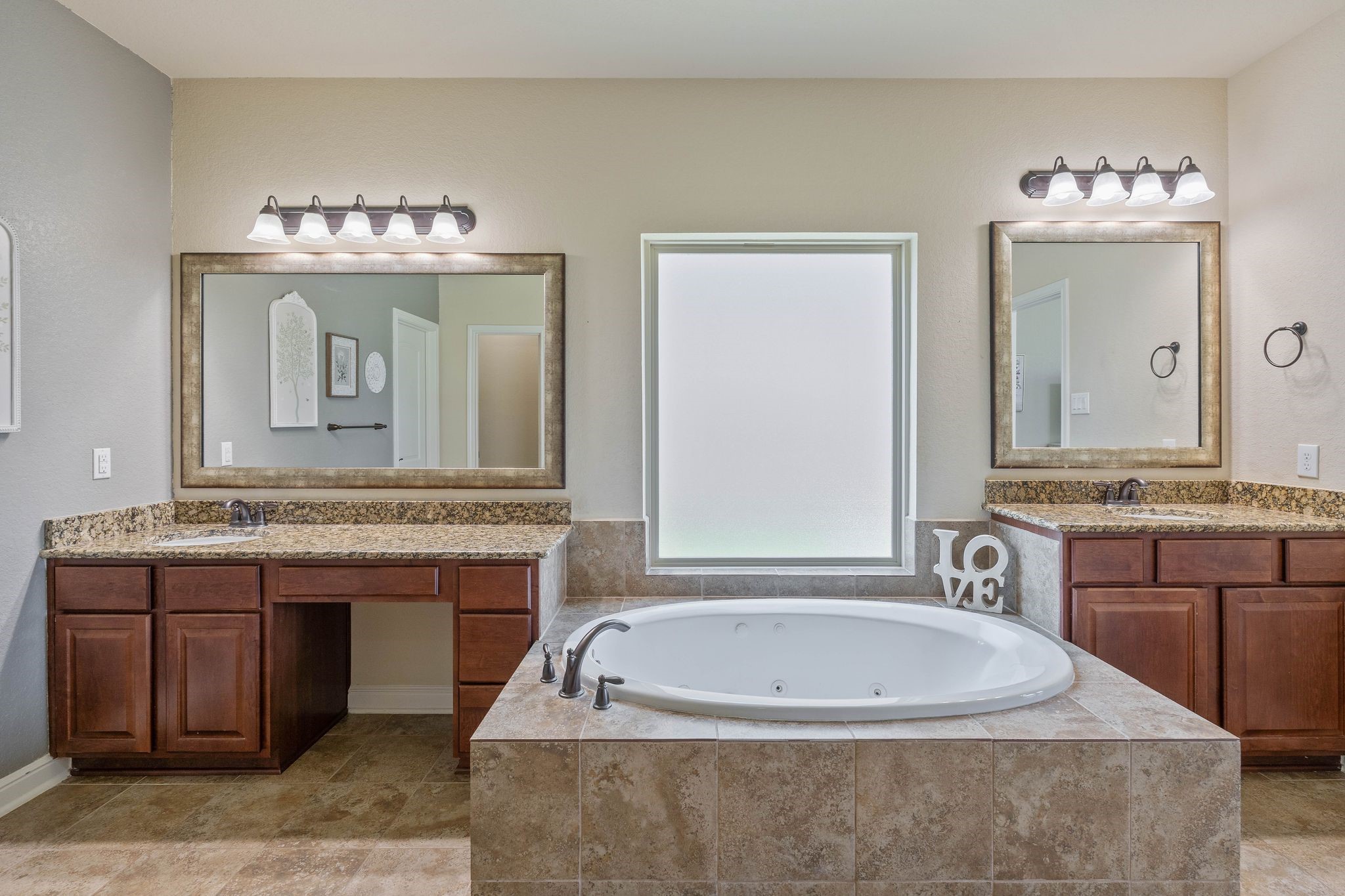 10114 North Whimbrel Circle Conroe, TX 77385 - Photo 23 of 50 a spacious bathroom with a tub sink and mirror