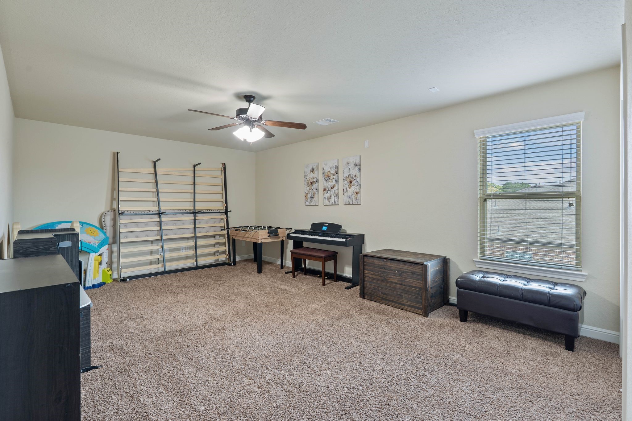 10114 North Whimbrel Circle Conroe, TX 77385 - Photo 41 of 50 a view of a livingroom with furniture and a ceiling fan