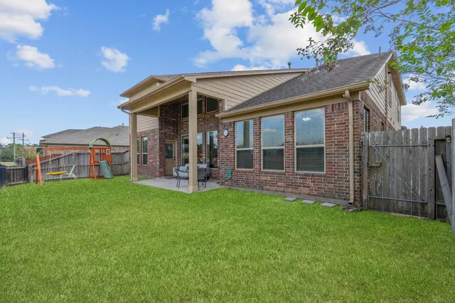 $399,900 | 10114 North Whimbrel Circle, Conroe, TX 77385