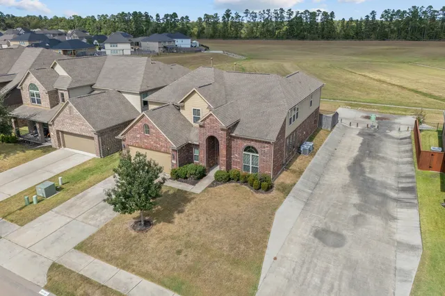 $399,900 | 10114 North Whimbrel Circle, Conroe, TX 77385