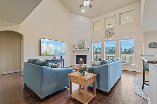 $399,900 | 10114 North Whimbrel Circle, Conroe, TX 77385