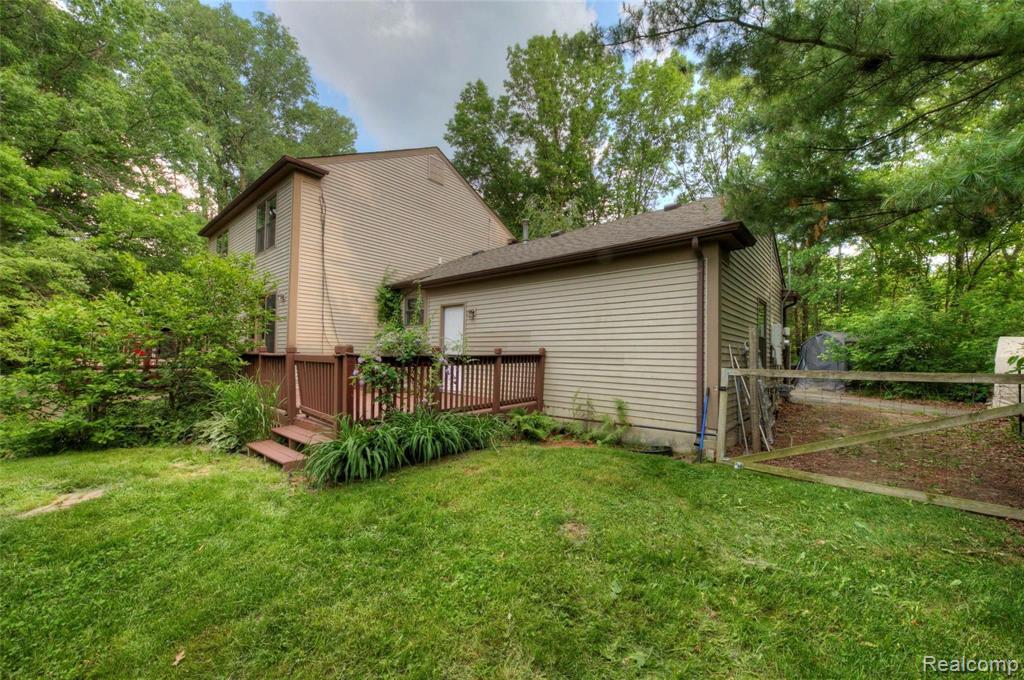 8164 Rattalee Lake Road Clarkston, MI 48348 - Photo 75 of 96
