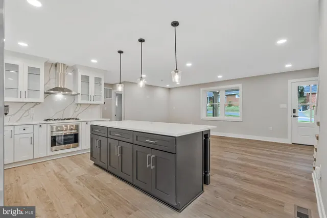 $1,250,000 | 10211 Stratford Avenue, Fairfax, VA 22030