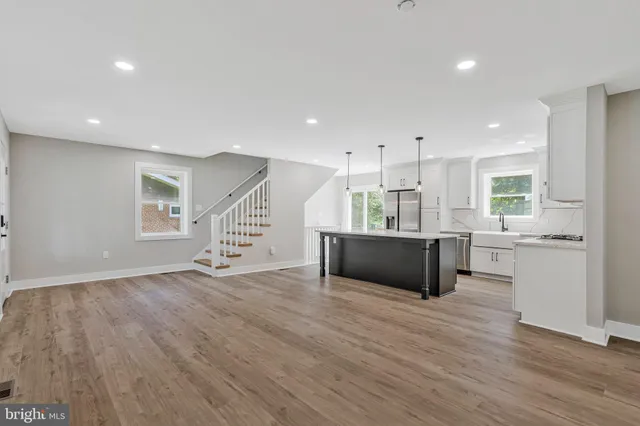 $1,250,000 | 10211 Stratford Avenue, Fairfax, VA 22030