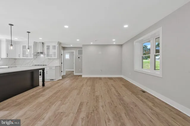 $1,250,000 | 10211 Stratford Avenue, Fairfax, VA 22030