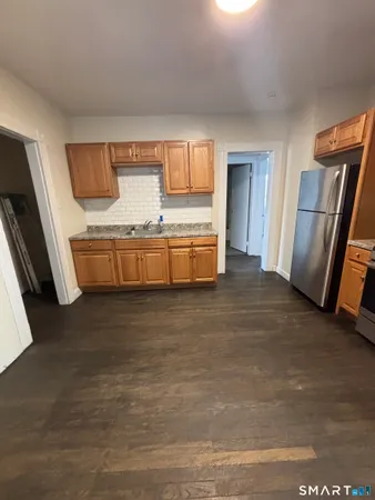 $2,400 | 2395 East Main Street, Bridgeport, CT 06610