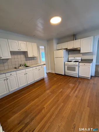 $2,400 | 2395 East Main Street, Bridgeport, CT 06610