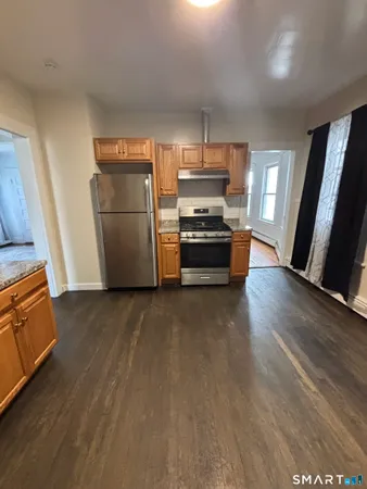 $2,400 | 2395 East Main Street, Bridgeport, CT 06610