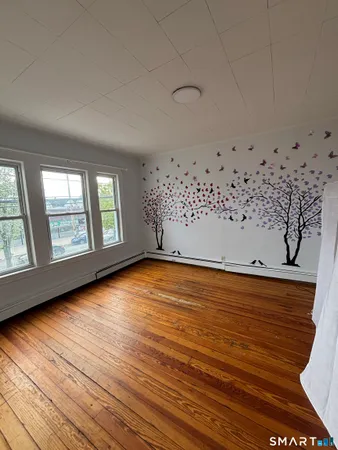 $2,400 | 2395 East Main Street, Bridgeport, CT 06610