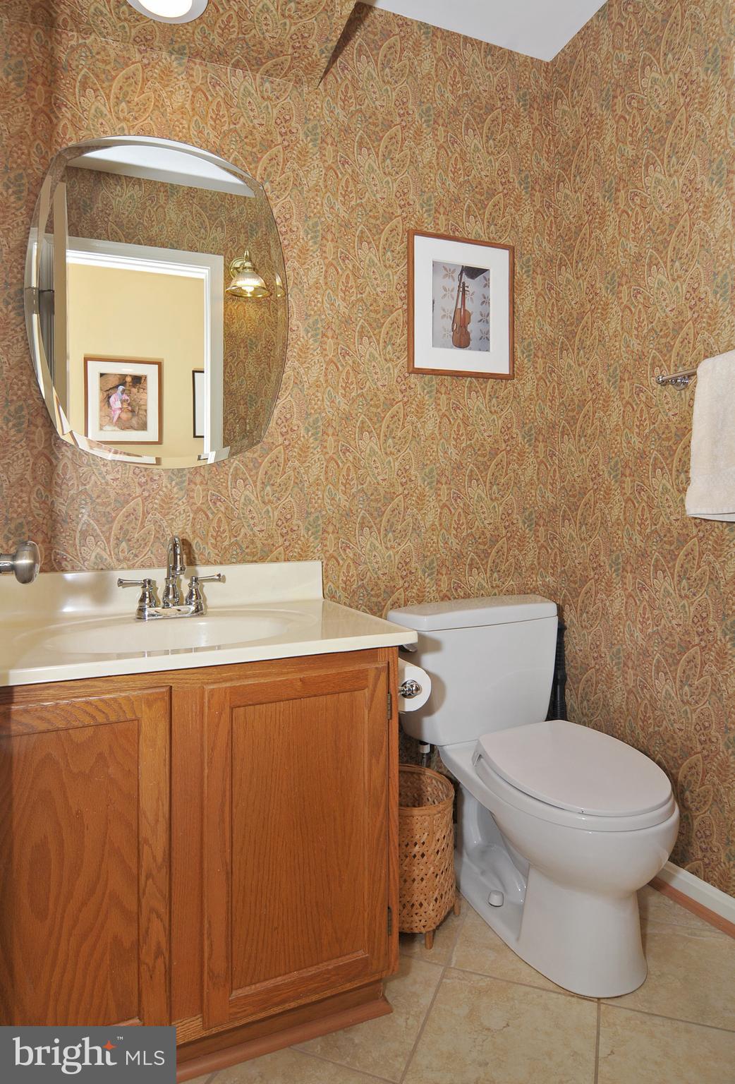 8513 Aqueduct Road Potomac, MD 20854 - Photo 13 of 23 Powder Room