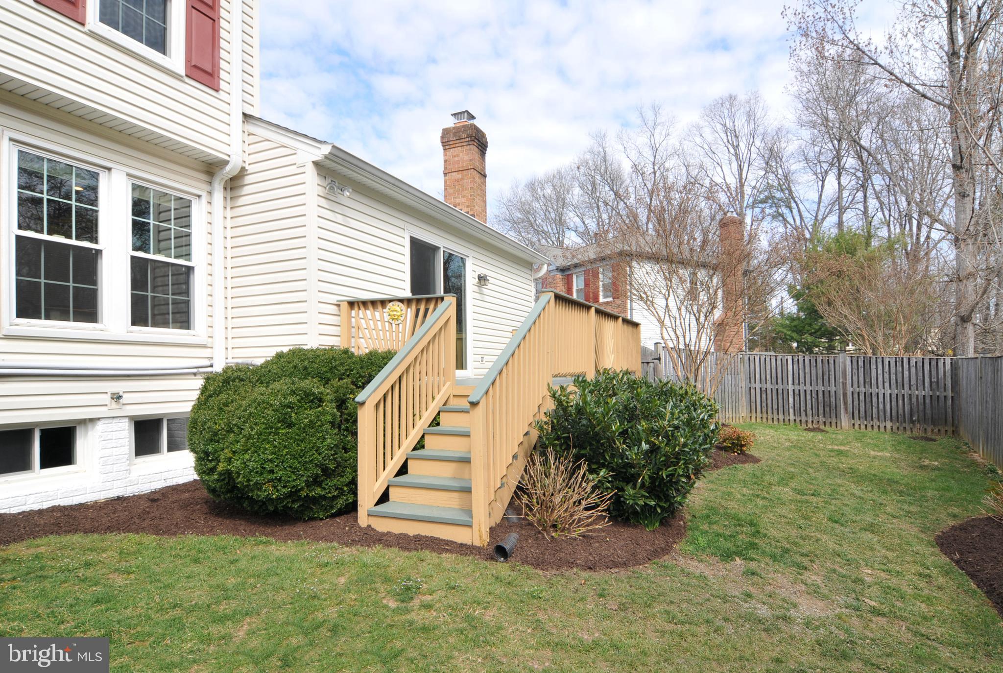 8513 Aqueduct Road Potomac, MD 20854 - Photo 3 of 23 Steps from deck to fenced backyard