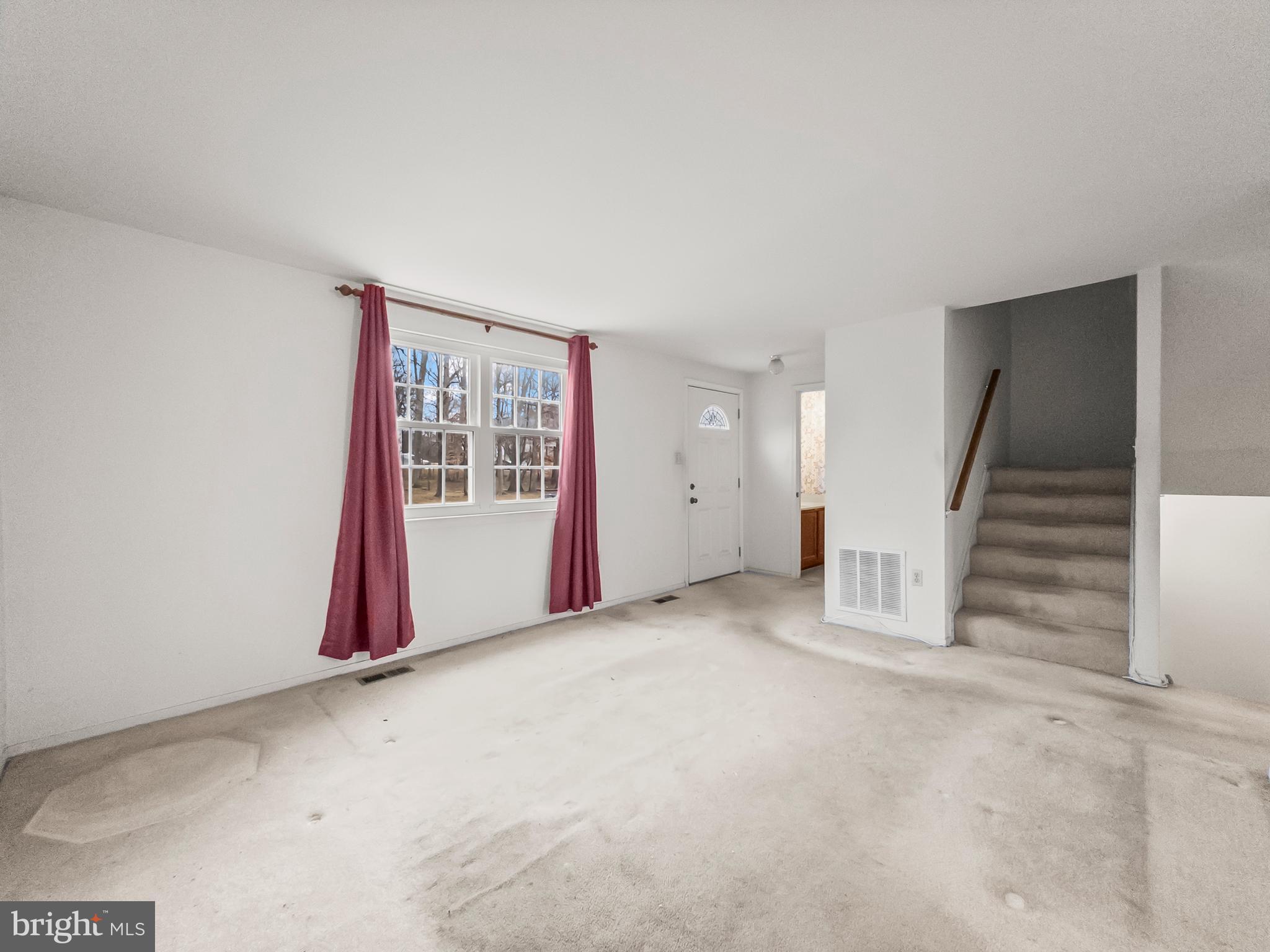 18 Baileys Court Silver Spring, MD 20906 - Photo 8 of 25 Main level Living Room