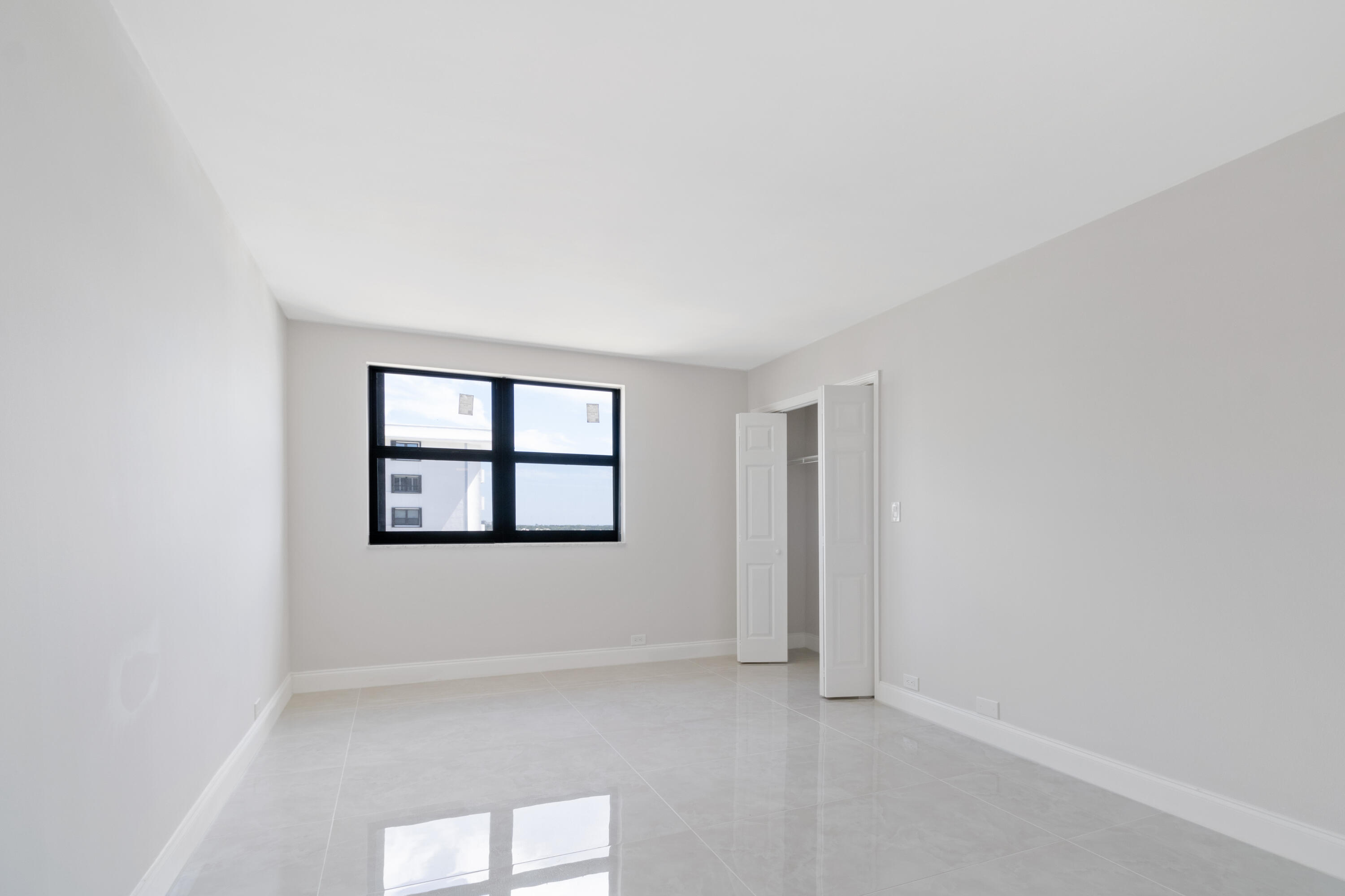 1200 Marine Way, Unit 802 North Palm Beach, FL 33408 - Photo 19 of 34 an empty room with a window