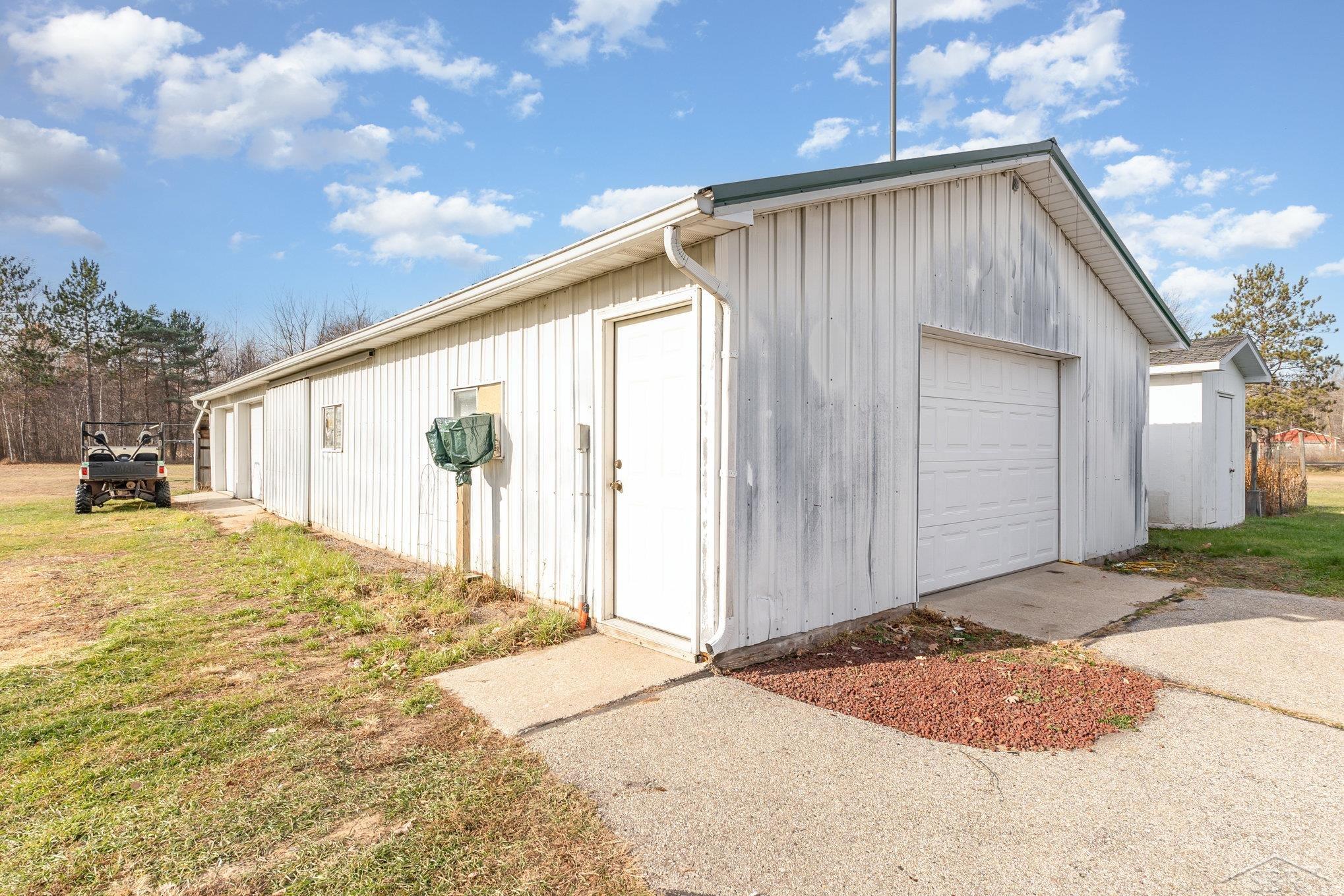 3532 South 10 Mile Road Breckenridge, MI 48615 - Photo 28 of 33