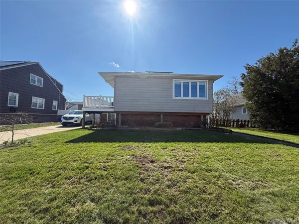 $2,650 | 73 Waterford Road, Unit LOWER LEVEL, Island Park, NY 11558